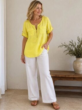 Small yellow Ellen Tracy linen top. Nice gold front zipper. Brand new.